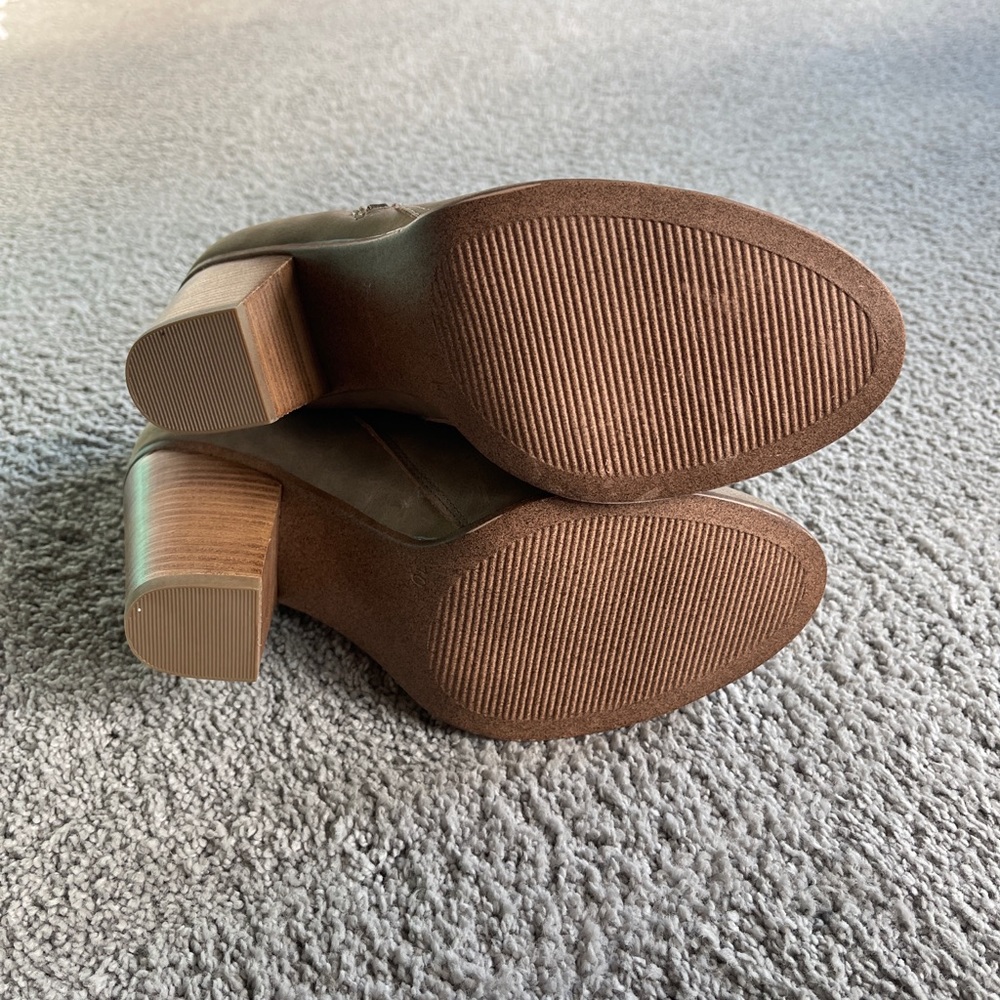 Never worn brown/tan booties - Picture 4 of 4